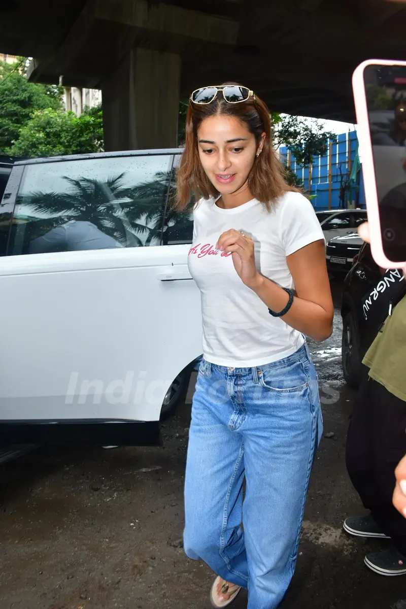 Ananya Panday snapped at magic salon in juhu
