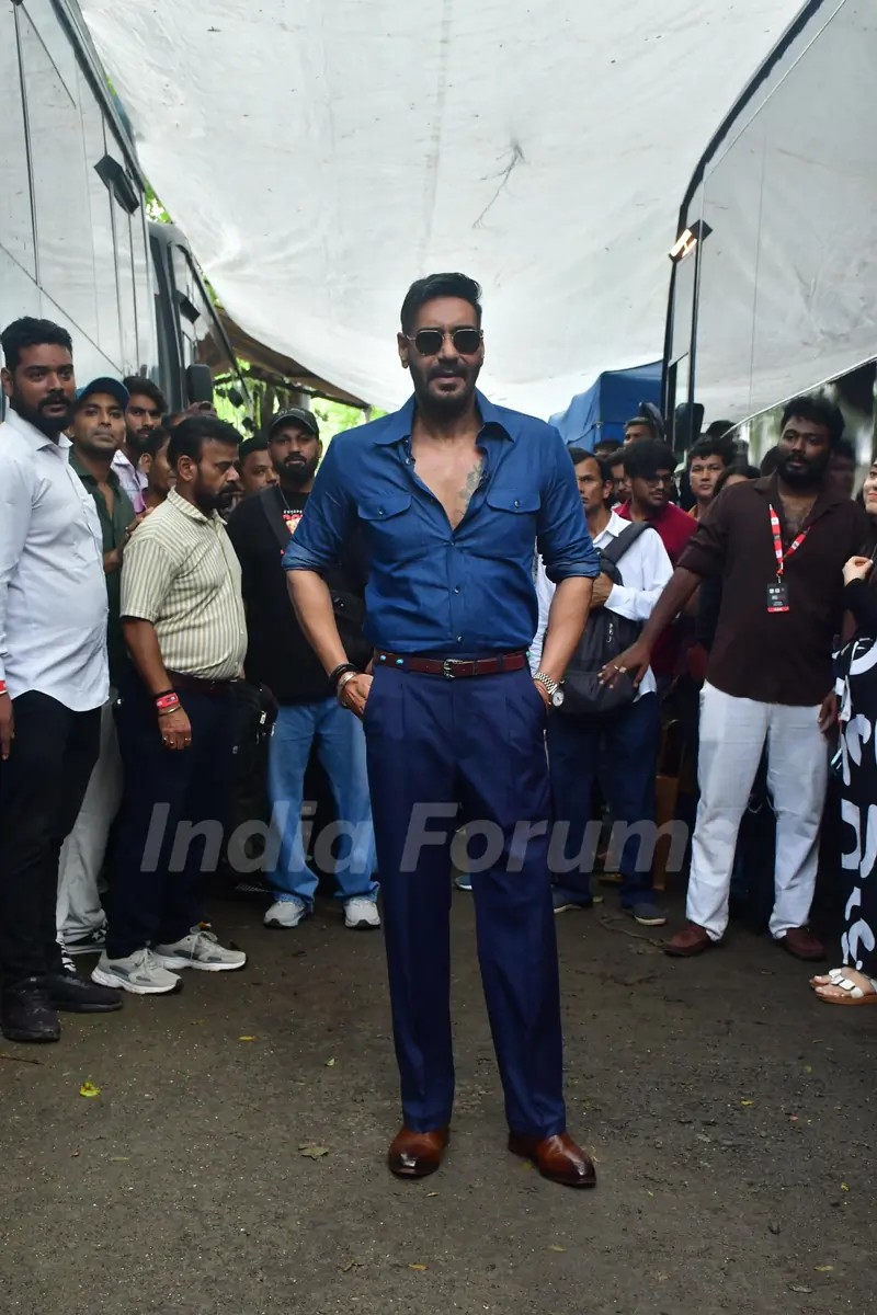 Ajay Devgn snapped promoting Son of Sardaar on the sets of Kapil sharma show