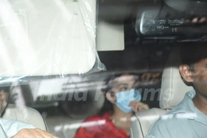 Kiara Advani spotted outside clinic in Bandra