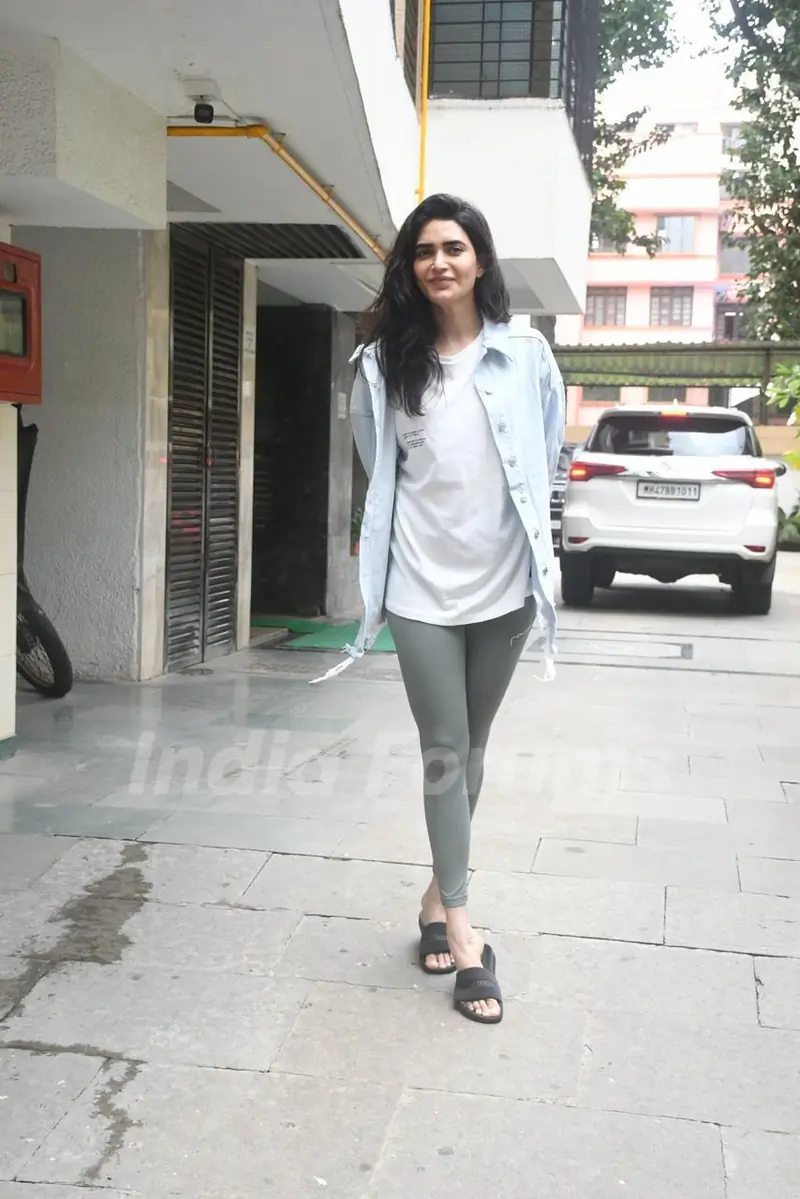 Karishma Tanna spotted outside residence in Bandra