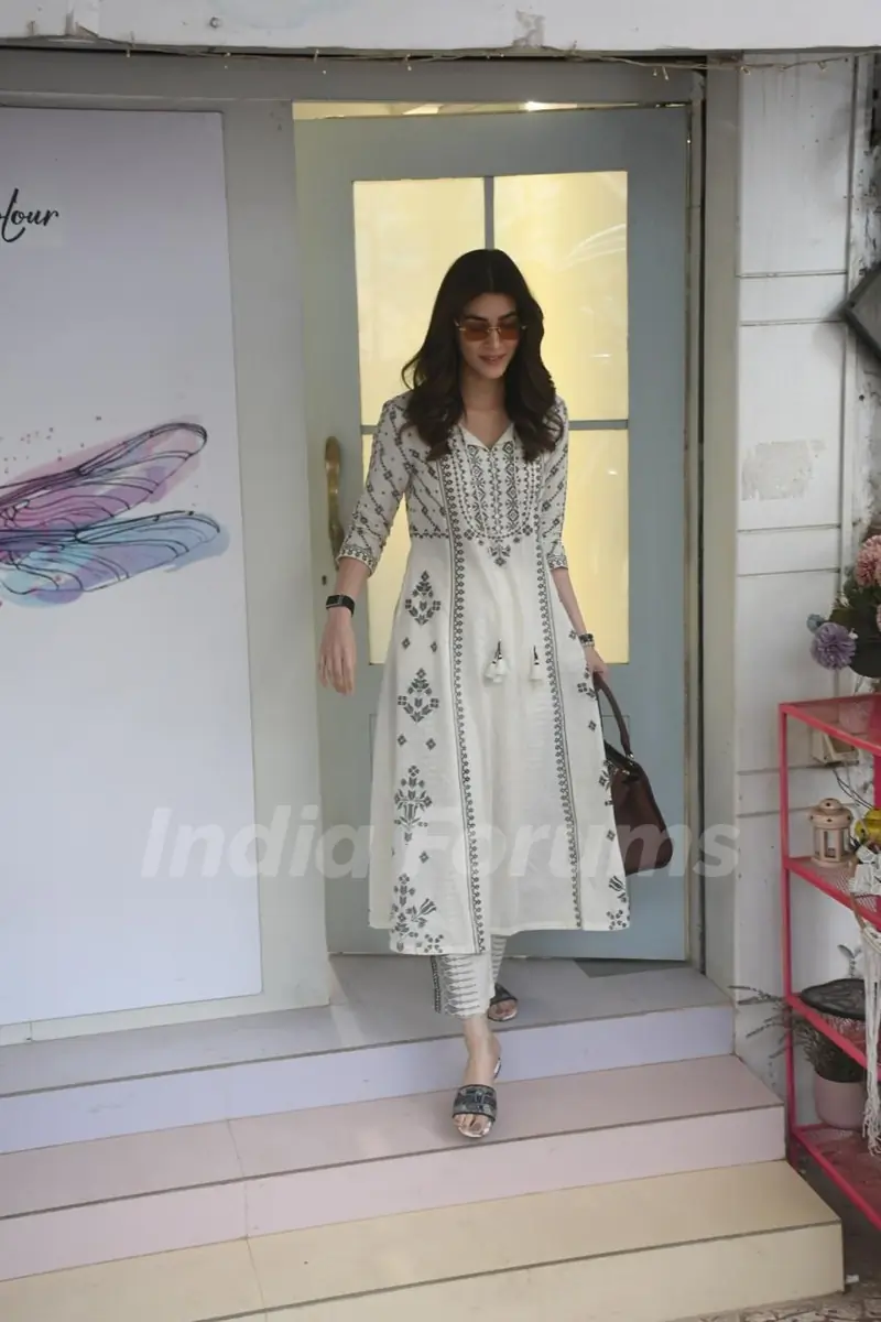 Kriti Sanon spotted outside salon in Khar
