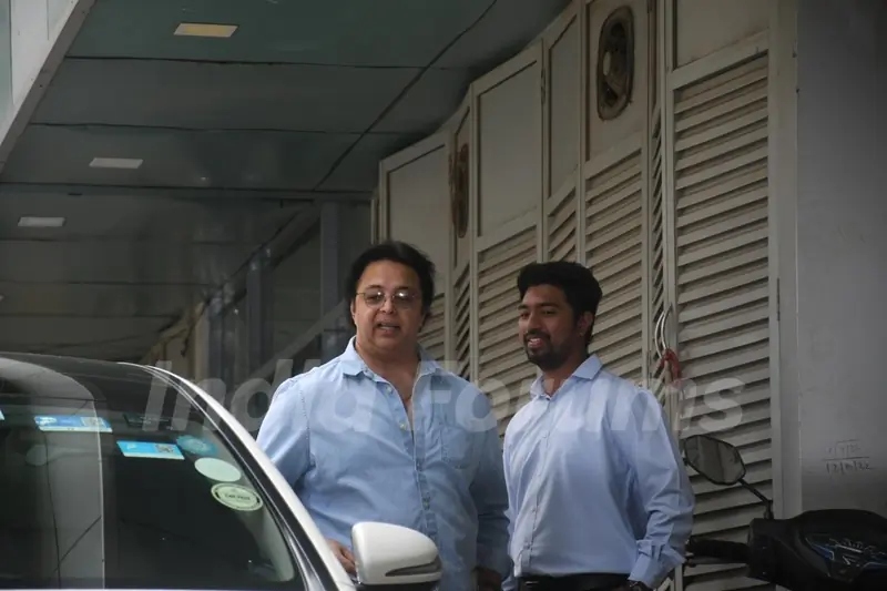 Kiara Advani with father and mother spotted outside clinic in Bandra