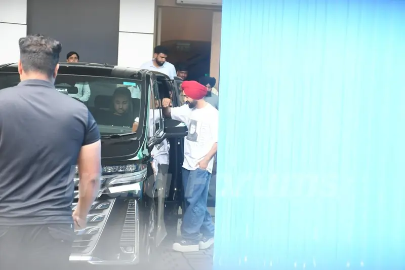 Diljit Dosanjh spotted at kalina airport