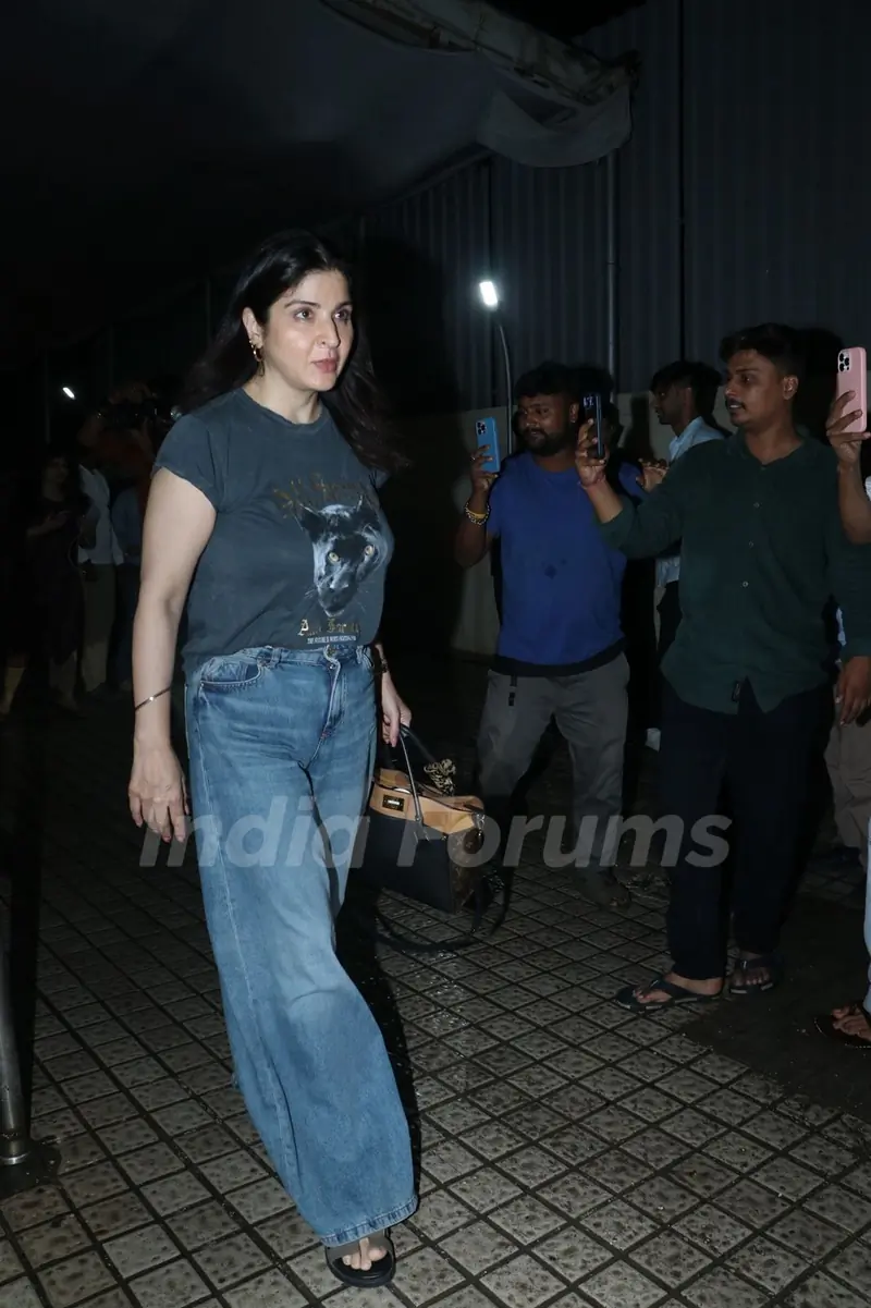 Maheep Kapoor spotted at Juhu PVR
