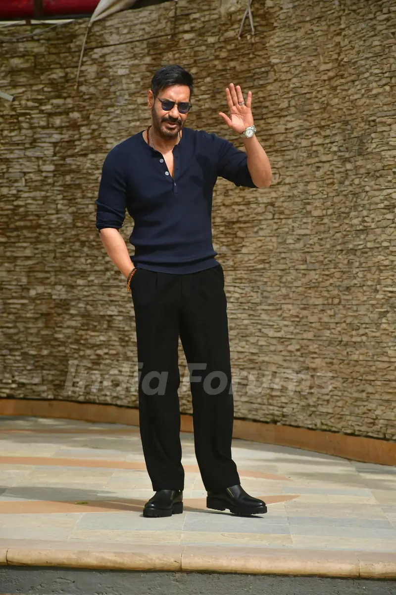 Ajay Devgn snapped promoting Son of Sardaar 2