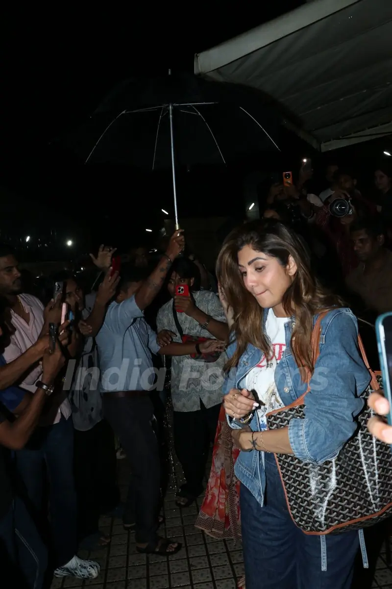 Shilpa Shetty, Raj Kundra spotted with family at Juhu PVR