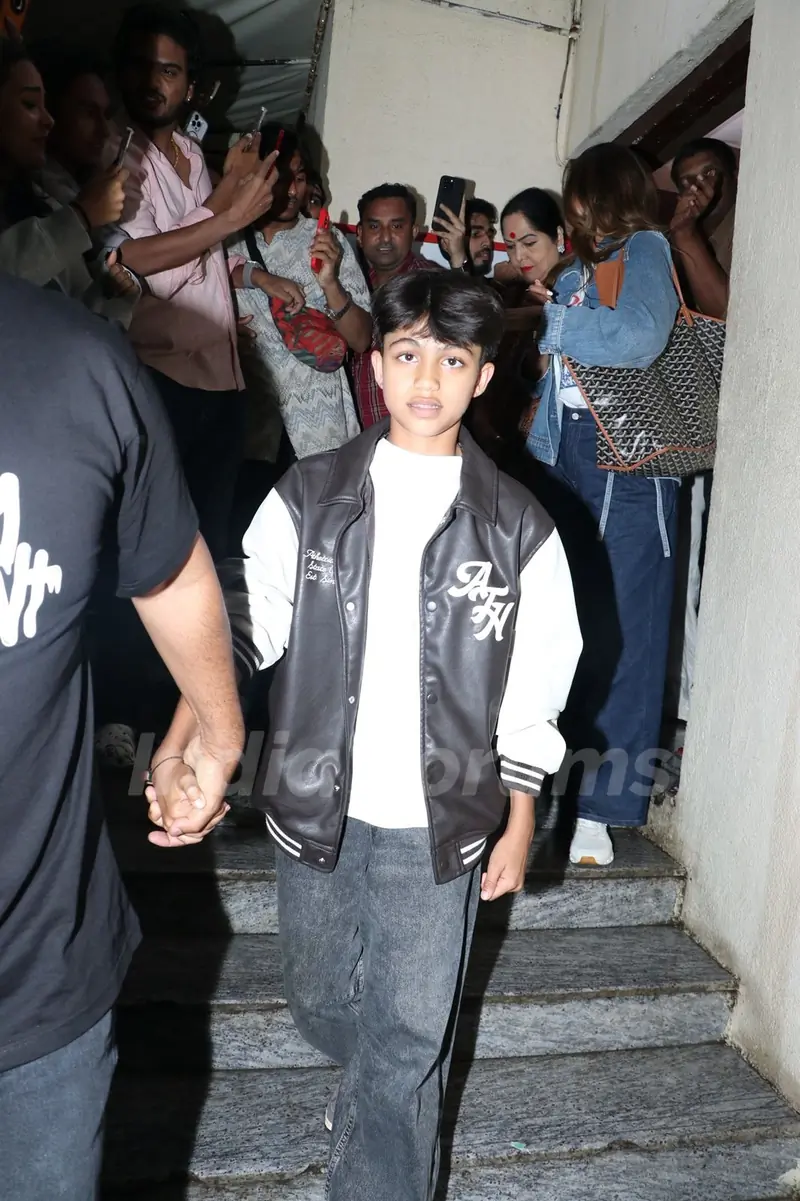 Shilpa Shetty spotted with family at Juhu PVR