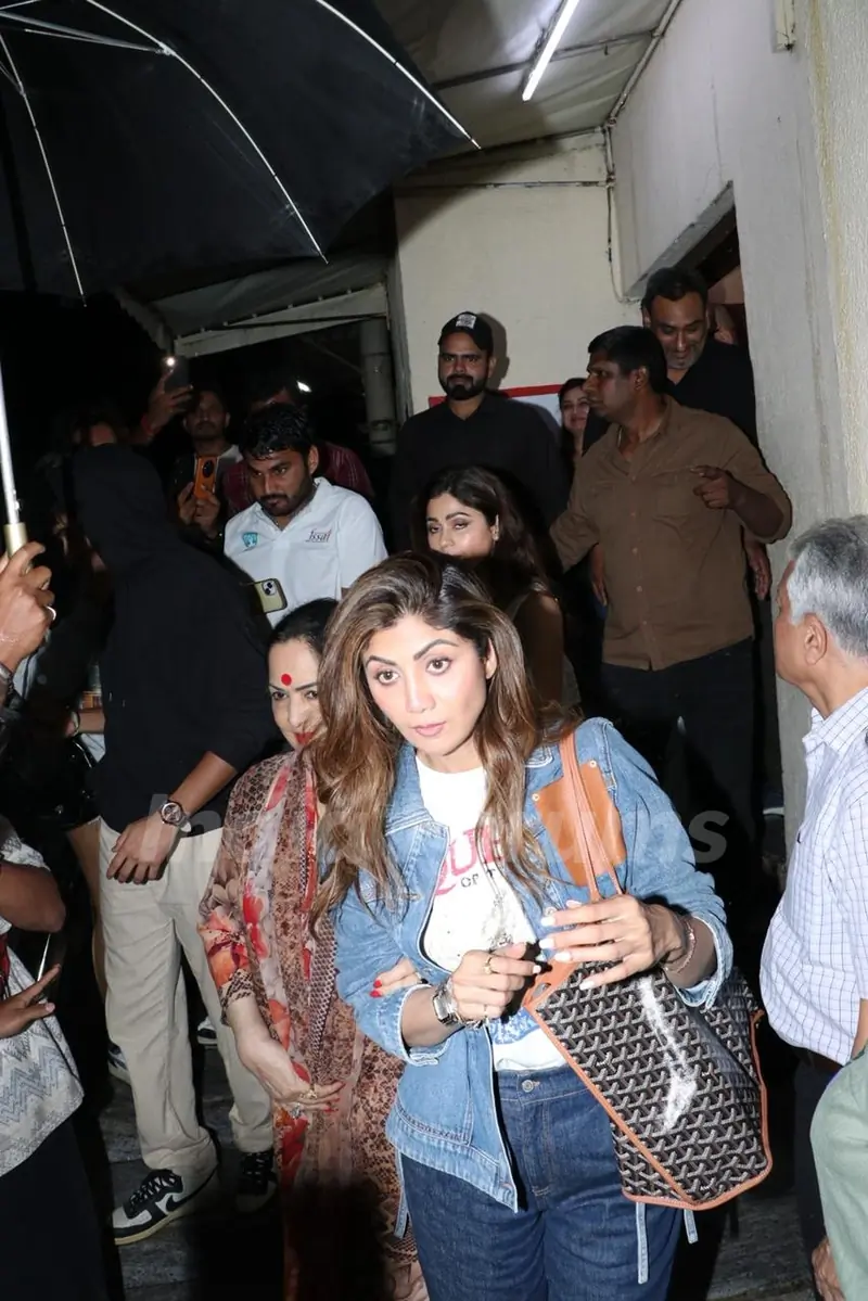 Shilpa Shetty spotted with family at Juhu PVR