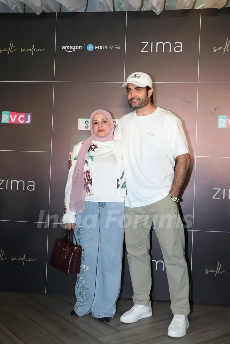 Vivian Dsena graces the grand success of show First Copy