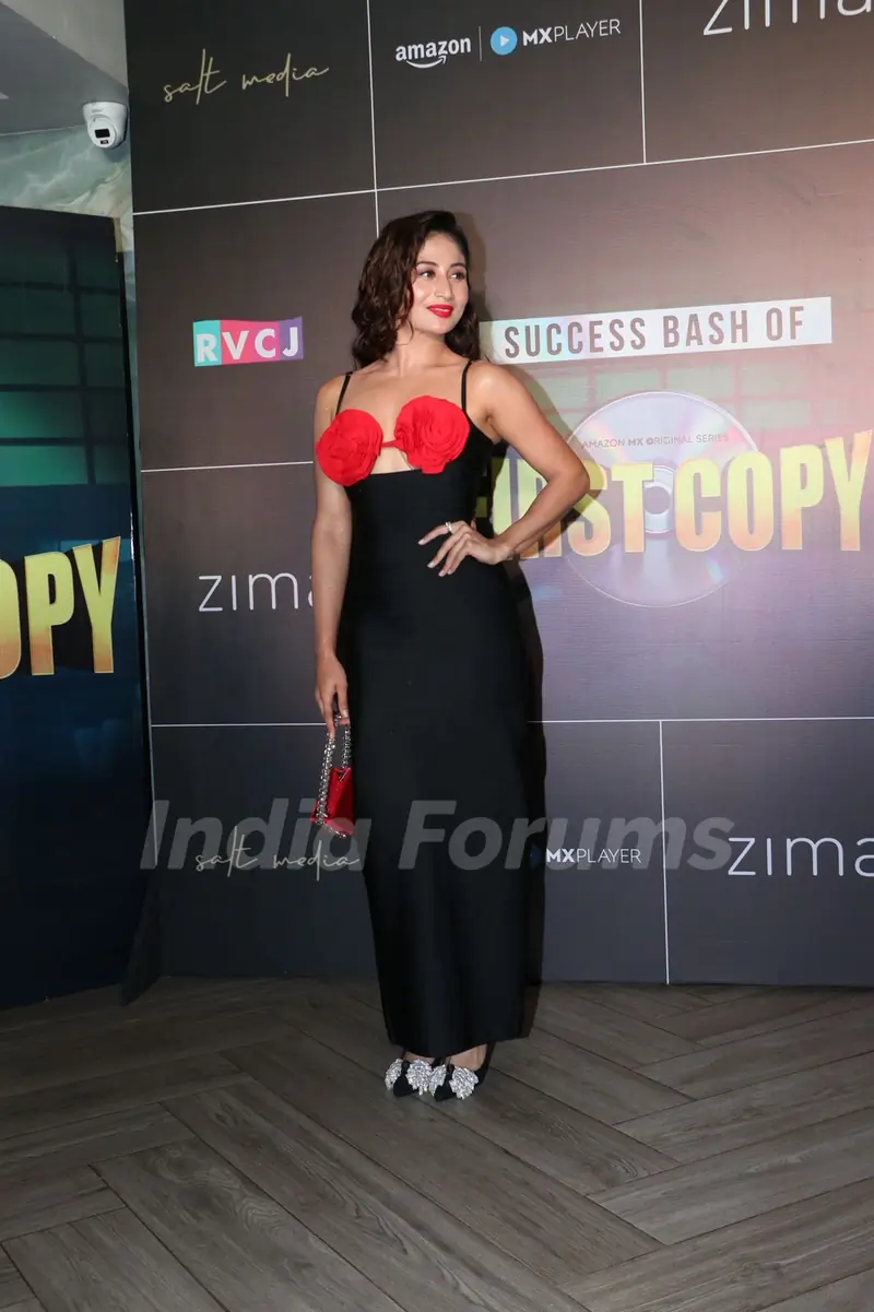 Shreya Kalra grace the grand success of show First Copy