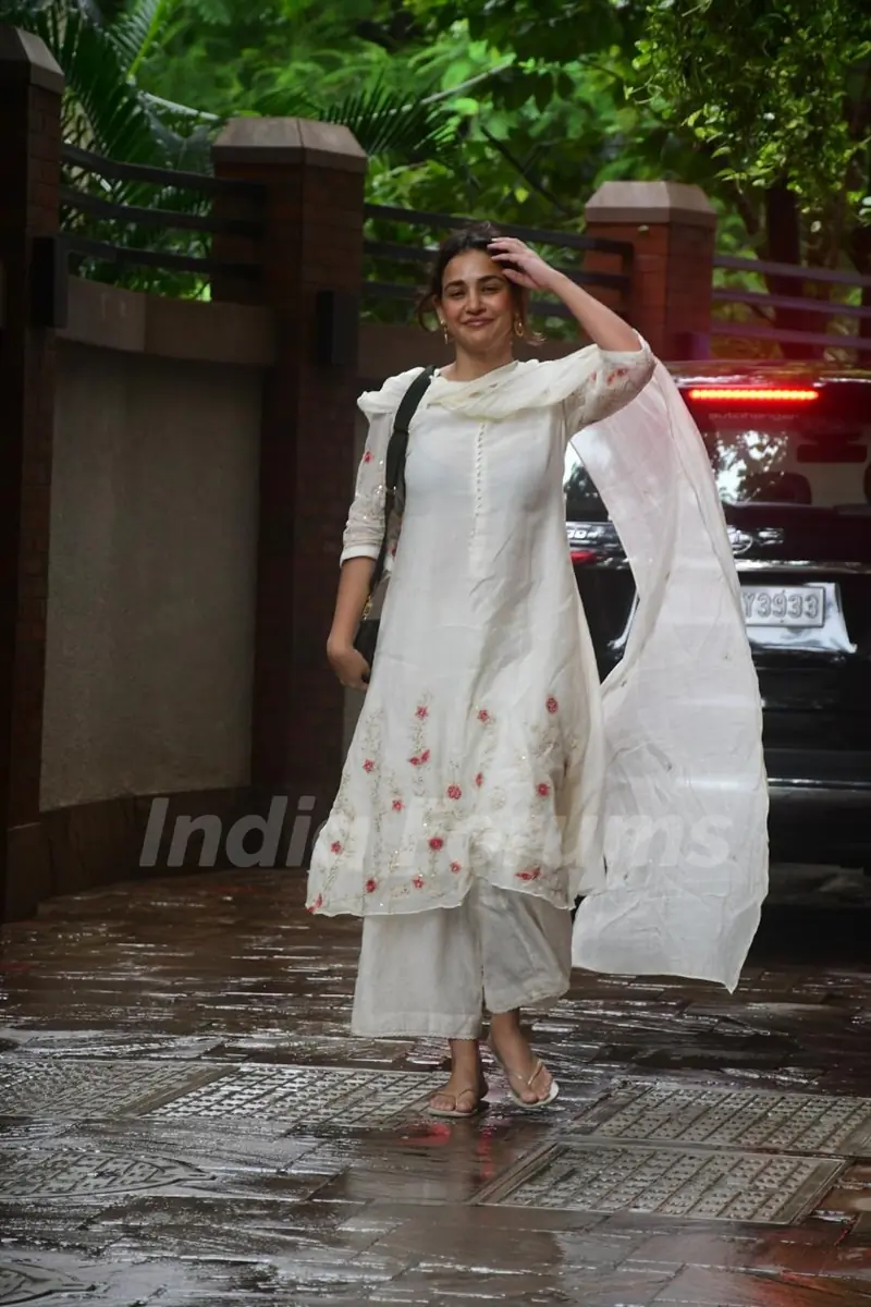 Aisha Sharma  spotted outside residence in Bandra
