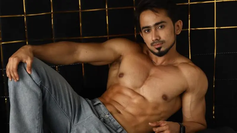Adnaan Shaikh 