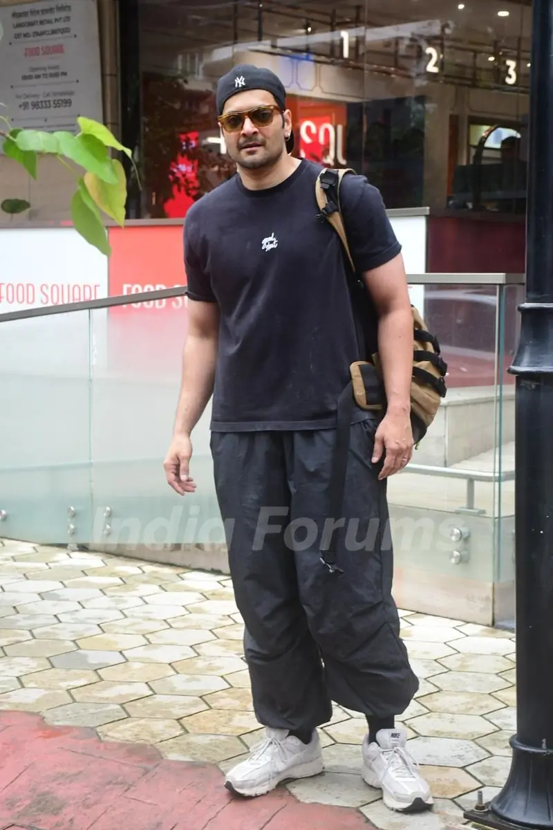 Ali Fazal spotted outside mall in Bandra
