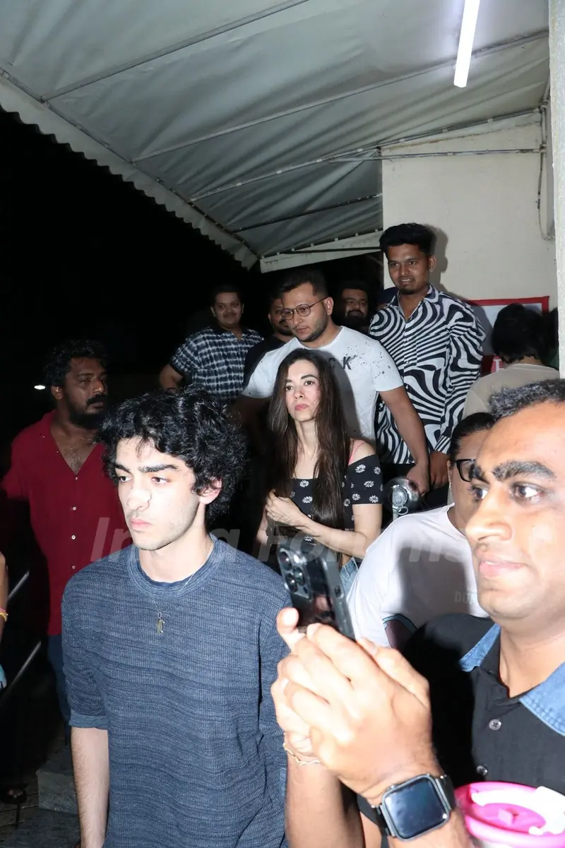 Hrithik Roshan and Saba Azad snapped at at Juhu pvr