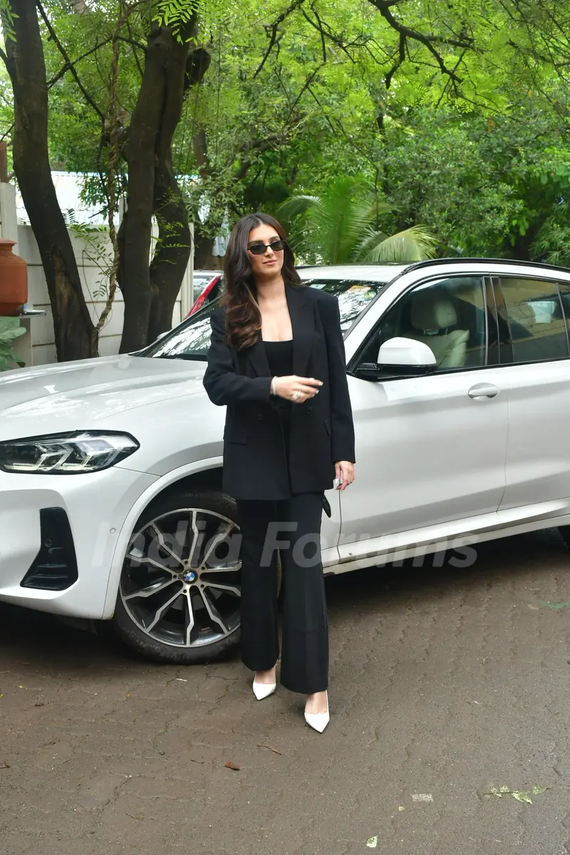 Tara Sutaria snapped in juhu