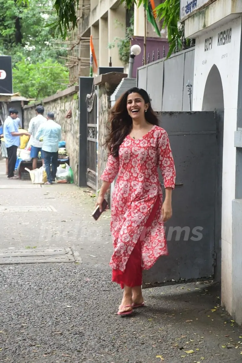 Nimrat Kaur snapped in Khar Road