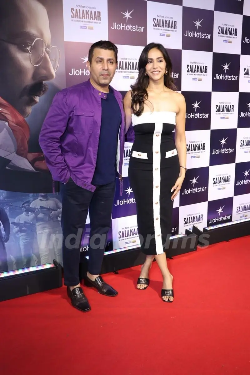 Celebrities  grace the special screening of Salakaar