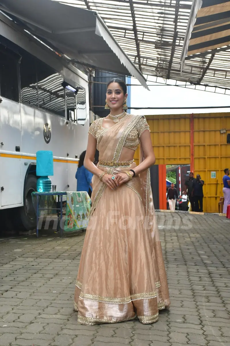Janhvi Kapoor snapped promoting ‘‘Param Sundari’ on the sets of Super Dancer 5