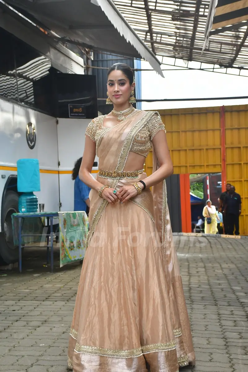 Janhvi Kapoor snapped promoting ‘‘Param Sundari’ on the sets of Super Dancer 5
