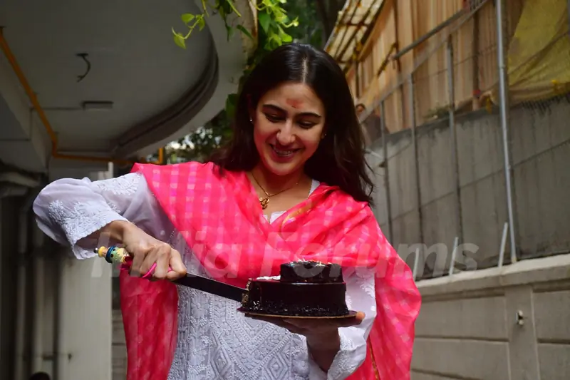 Sara Ali Khan snapped cutting her birthday cake