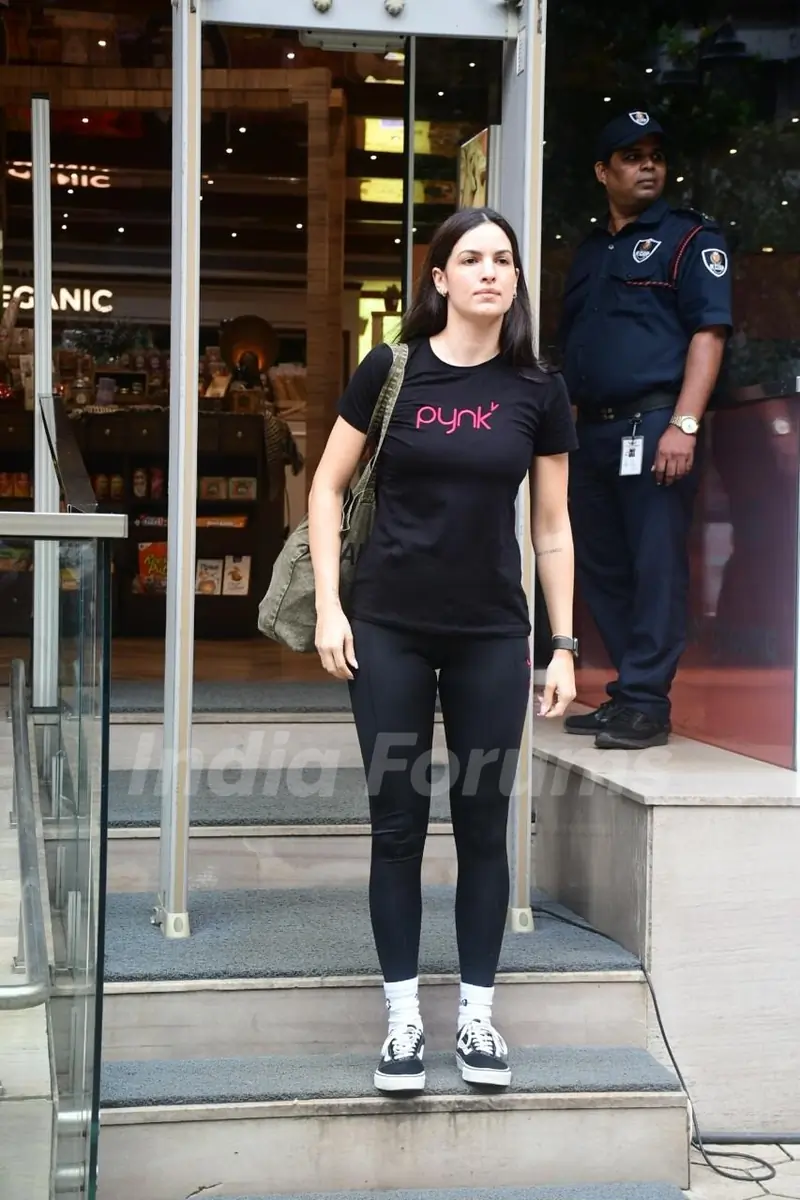 Natasa Stankovic spotted outside FoodMall Bandra