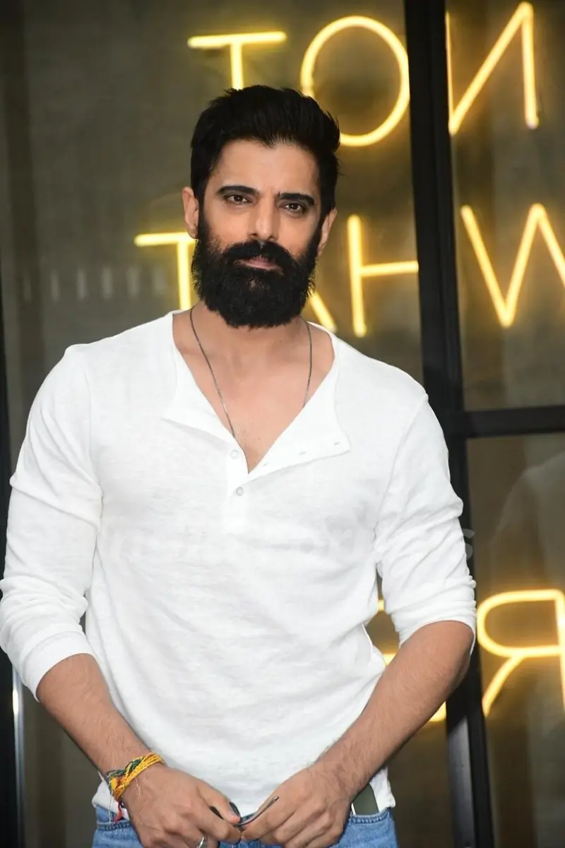 Mohit Malik snapped at the muhurat pooja of the movie Mirzapur outside Excel Entertainment’s office in Bandra