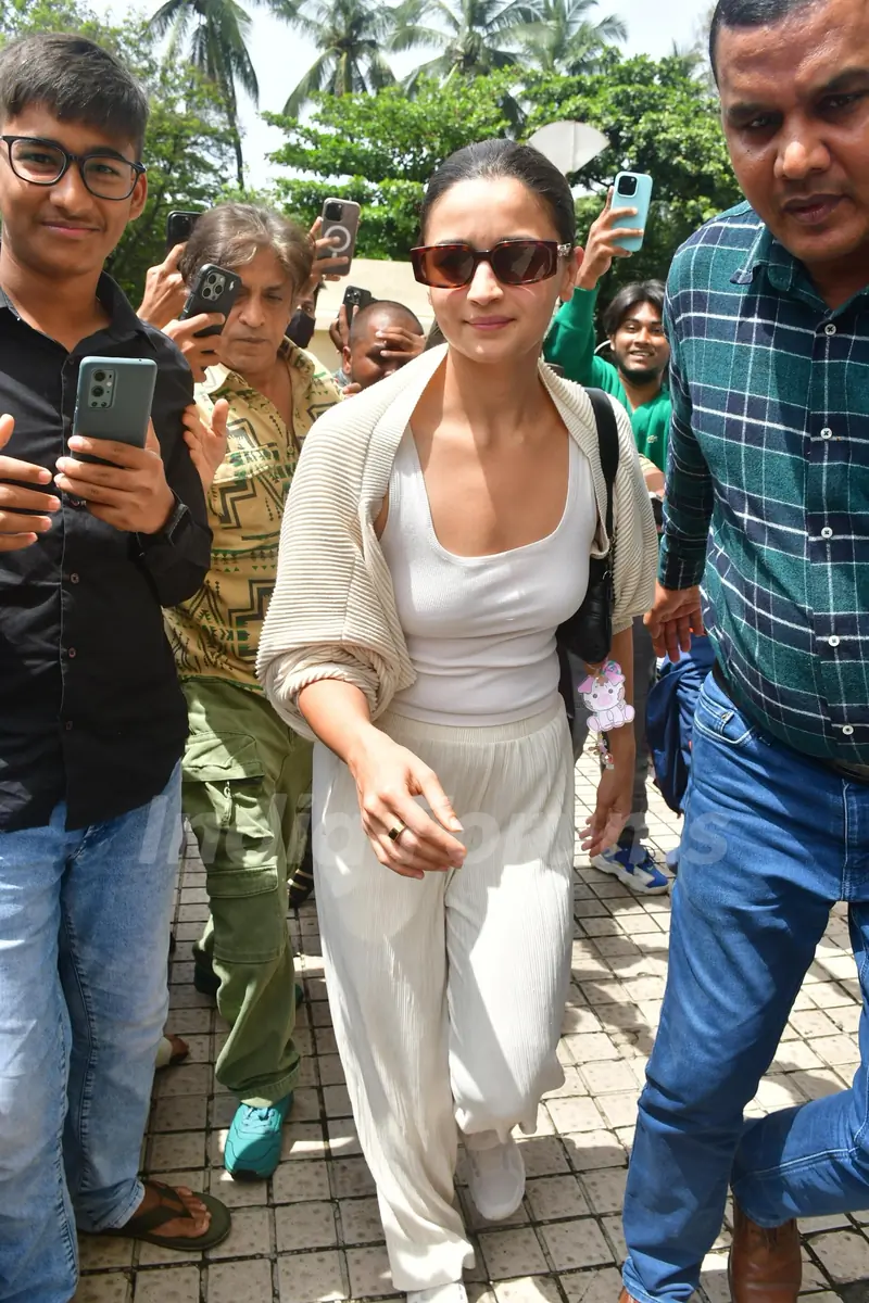 Soni Razdan and Alia Bhatt snapped at Juhu PVR
