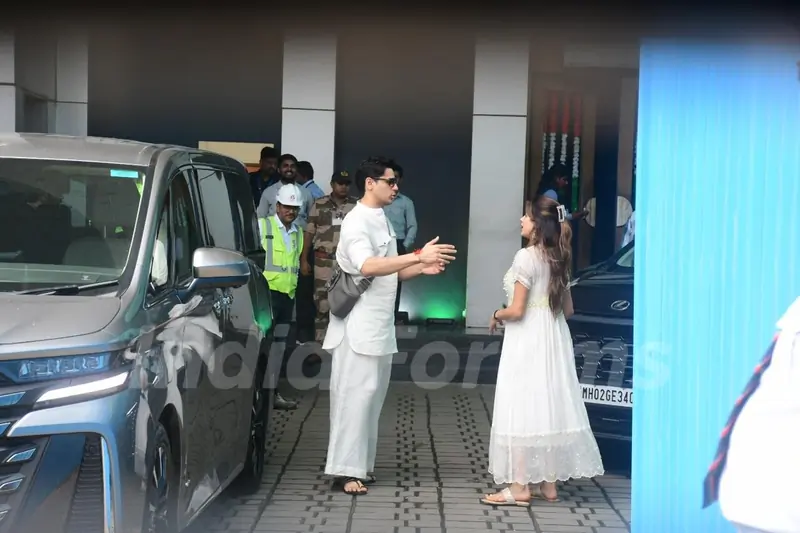 Sidharth Malhotra and Janhvi Kapoor return from Tirupati after Param Sundari promotions