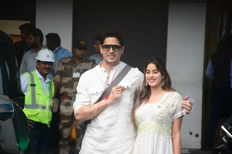 Sidharth Malhotra and Janhvi Kapoor return from Tirupati after Param Sundari promotions