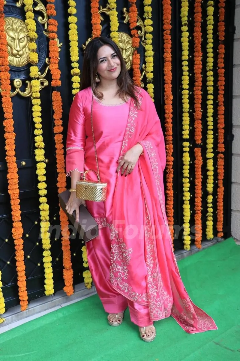 Divyanka Tripathi grace Ektaa Kapoor’s Ganesh Chaturthi celebrations