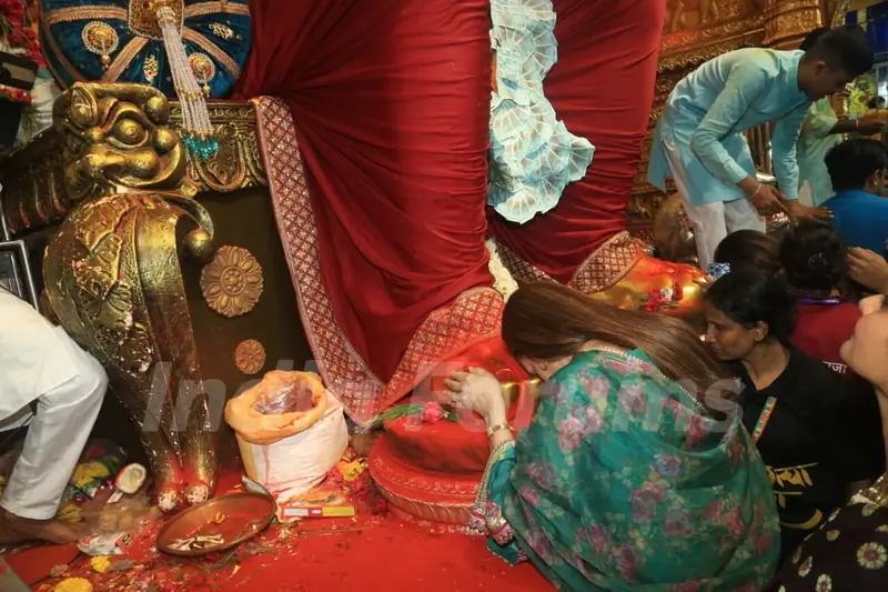 Esha Deol at Lalbaug Cha Raja Darshan