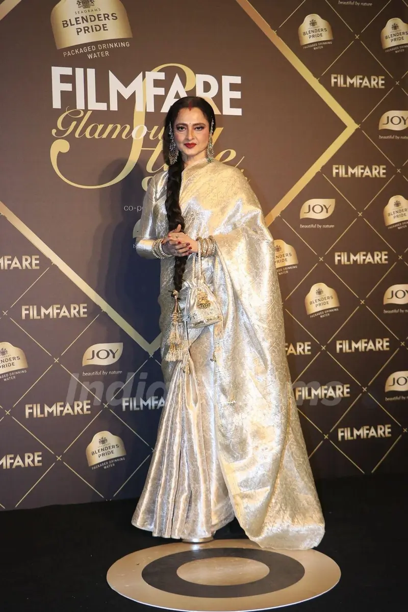 Rekha grace the Filmfare Glamour and Style Awards 2025