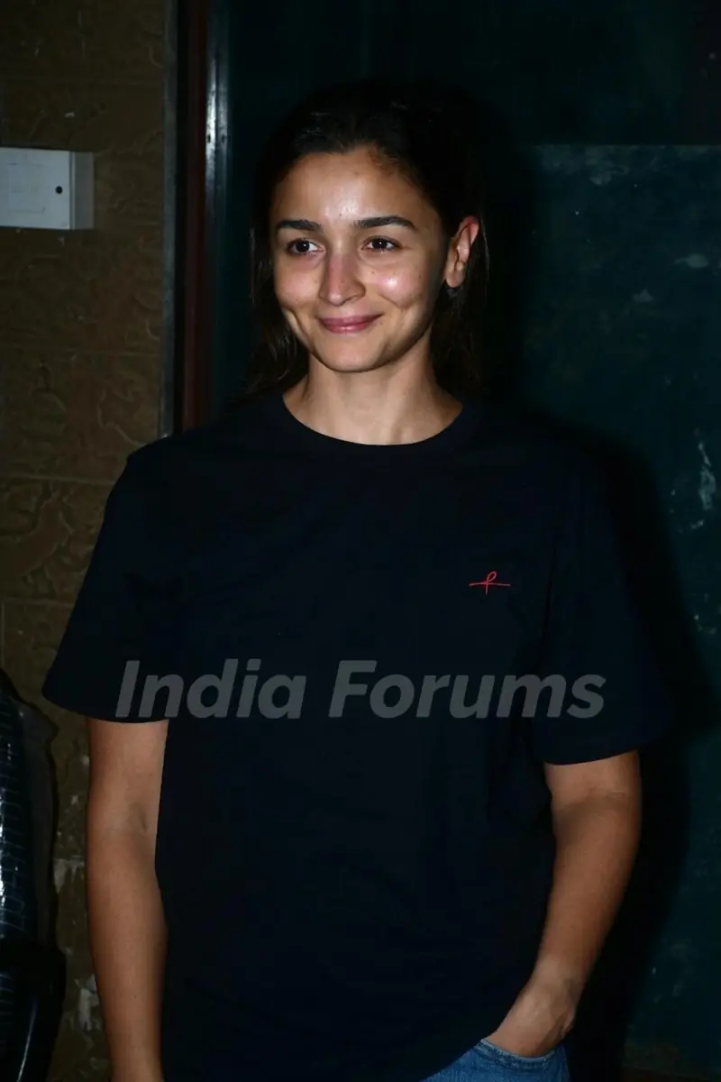 Alia Bhatt spotted in Bandra 