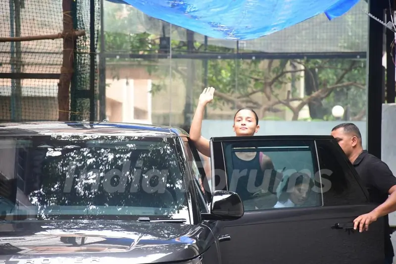 Alia Bhatt spotted in Bandra 