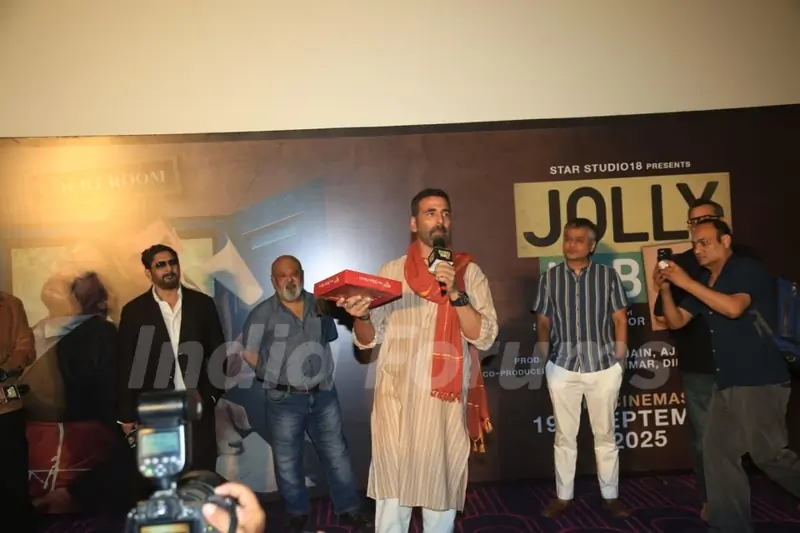 Akshay Kumar, Saurabh Shukla and Arshad Warsi grace the trailer launch of Jolly LLB 3