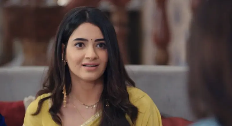 Pari fakes herself in front of everyone 