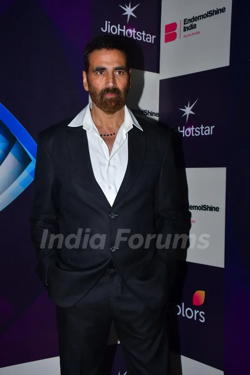 Akshay Kumar snapped promoting 'Jolly LLB 3' on the sets Big Boss 19