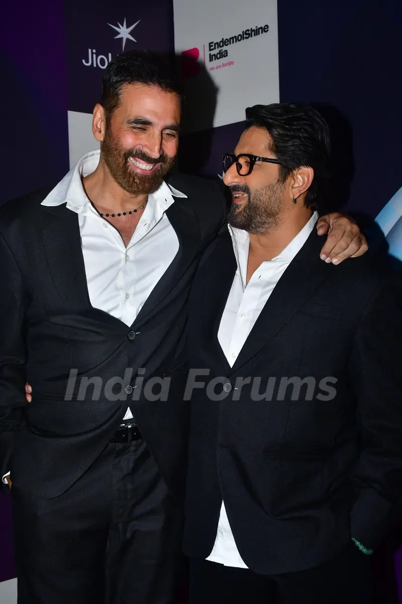Akshay Kumar and Arshad Warsi snapped promoting 'Jolly LLB 3' on the sets Big Boss 19