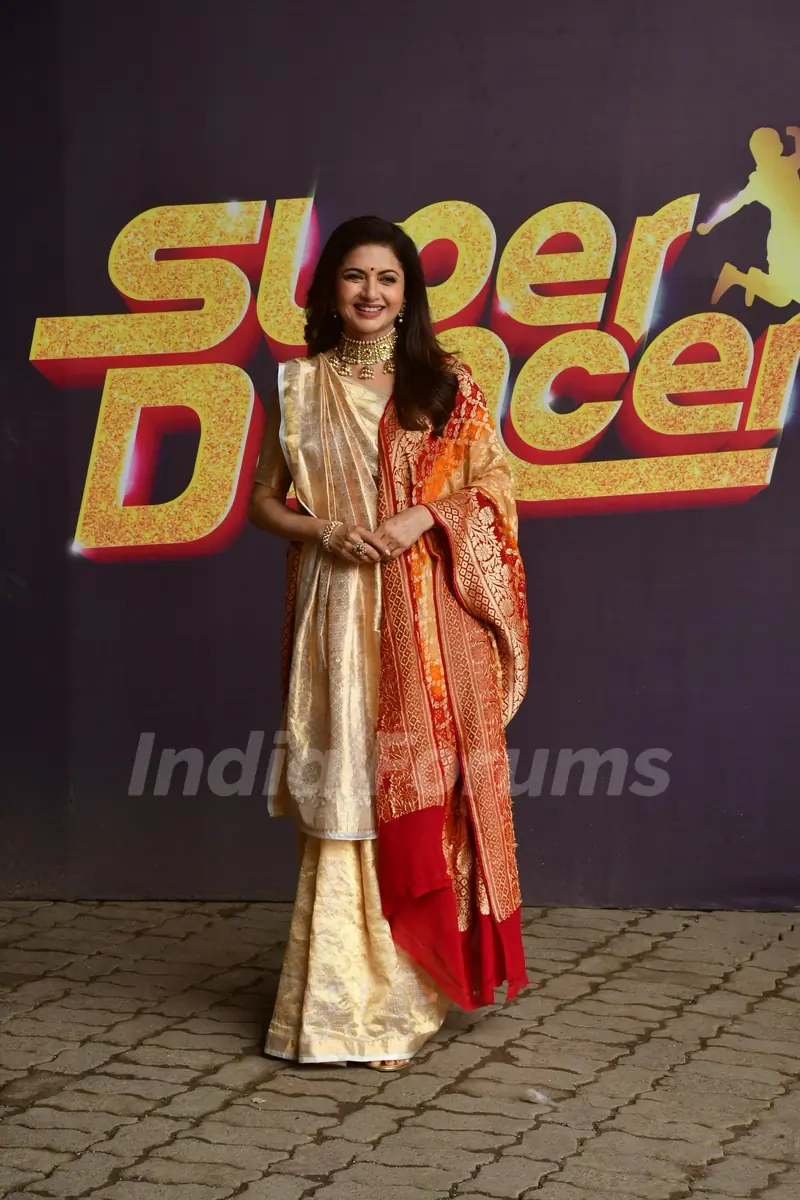 Bhagyashree Patwardhan snapped on the sets of  'Super dancer 5'
