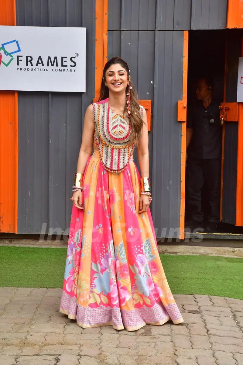 Shilpa Shetty snapped on the sets of  'Super dancer 5'