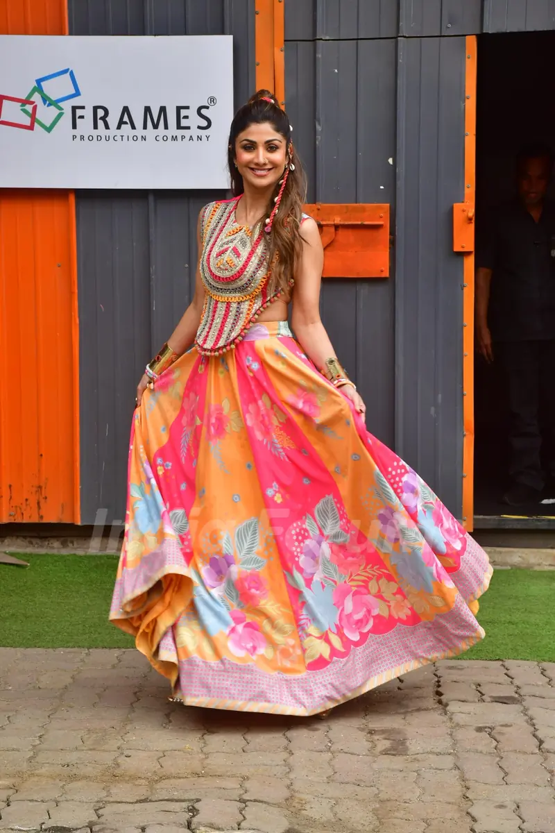 Shilpa Shetty snapped on the sets of  'Super dancer 5'