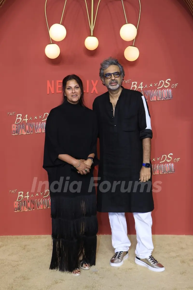 Shah Rukh Khan, Kajol, Aryan Khan, Ajay Devgn, Ananya Panday and others grace the premiere of The Ba***ds Of Bollywood