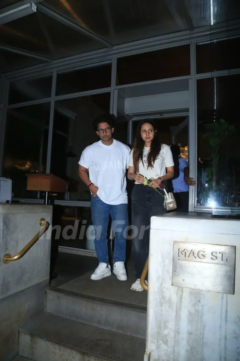 Sargun Mehta and Ravi Dubey  snapped in Bandra