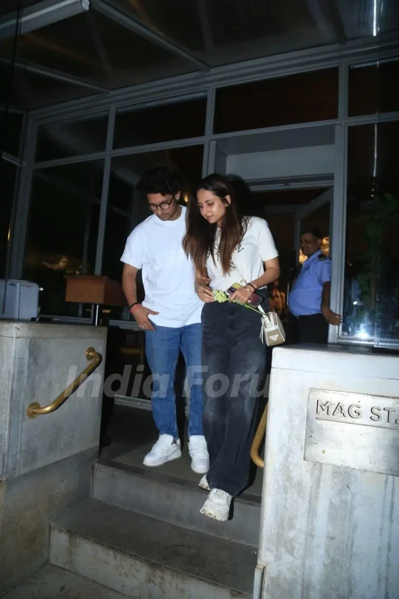 Sargun Mehta and Ravi Dubey  snapped in Bandra