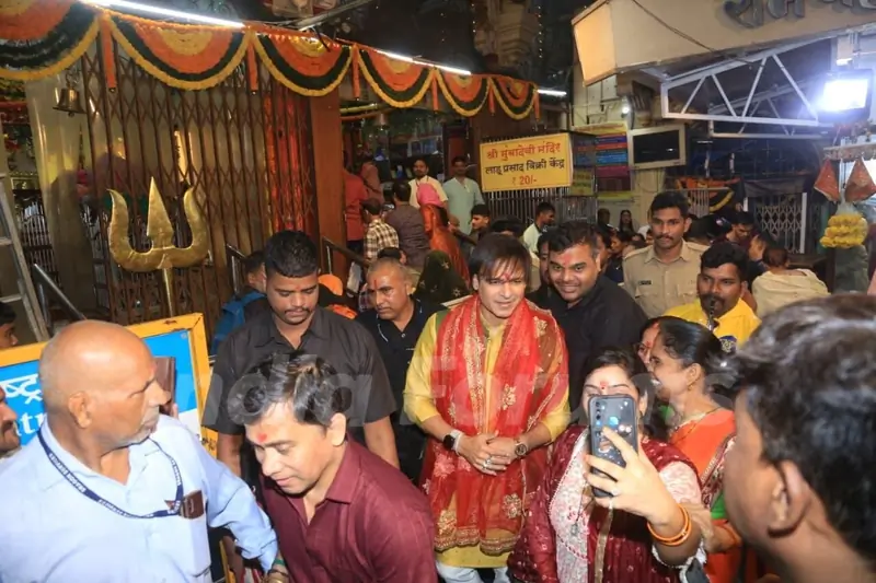 Vivek Oberoi snapped seeking blessings at Mumba Devi Temple