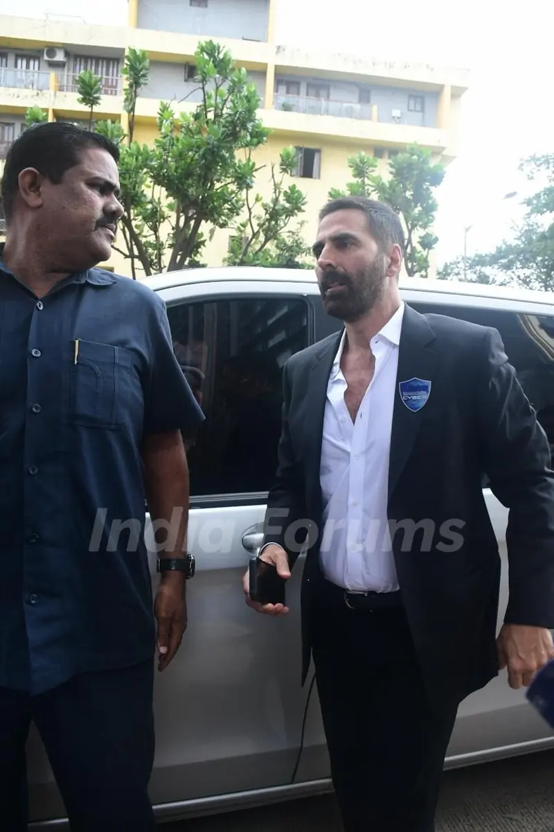 Akshay Kumar snapped in Bandra
