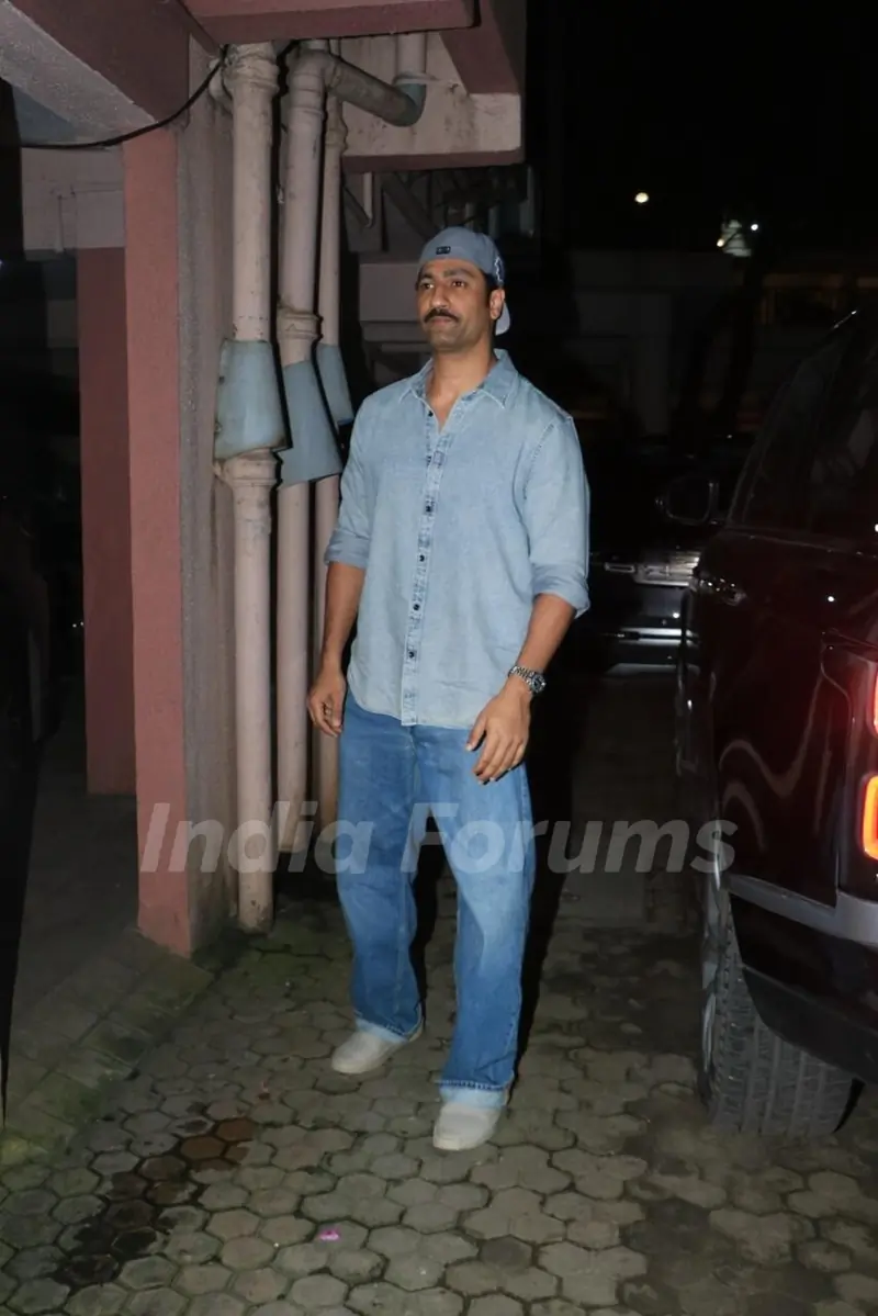 Vicky Kaushal snapped in the city 