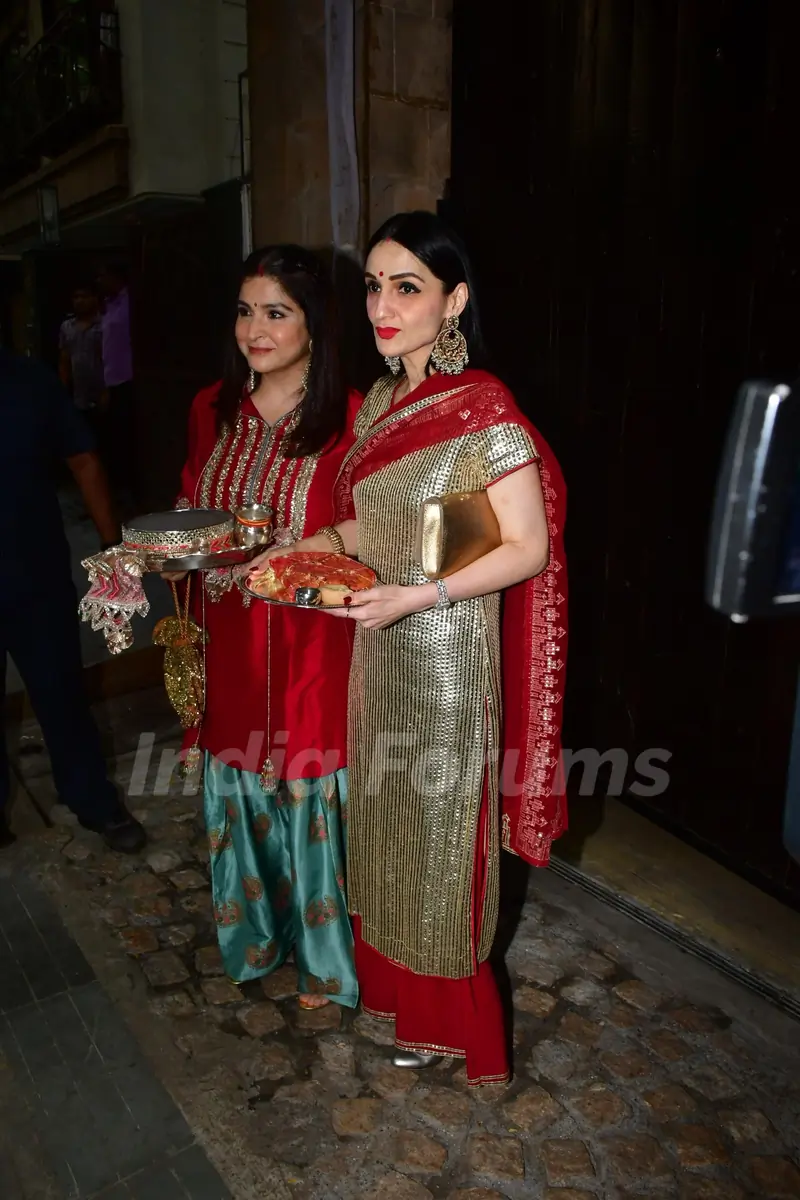 Maheep Kapoor  snapped at Anil Kapoor's residence for Karwa Chauth Celebration
