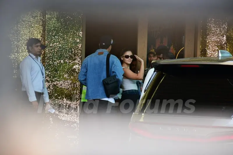 Ranbir Kapoor and Alia Bhatt spotted at Kalina airport