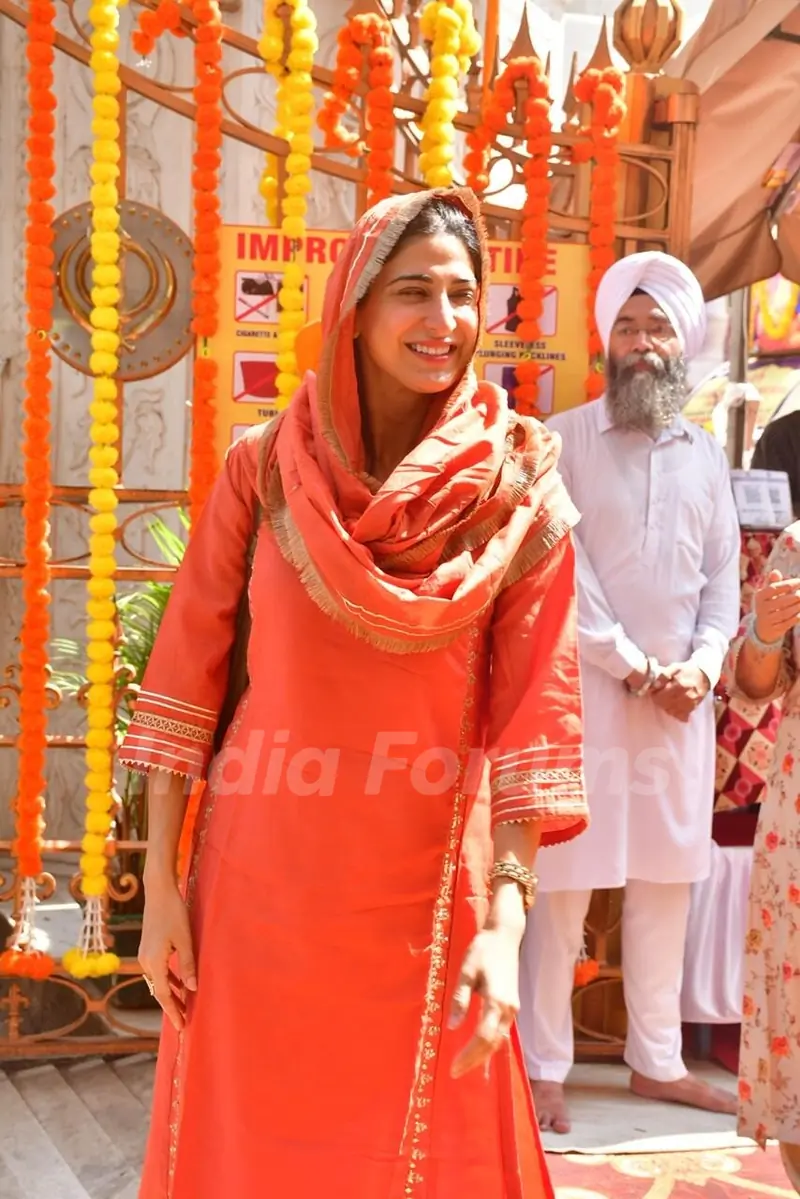 Aahana Kumra snapped at Gurudwara on occasion of Guru Nanak Jayanti